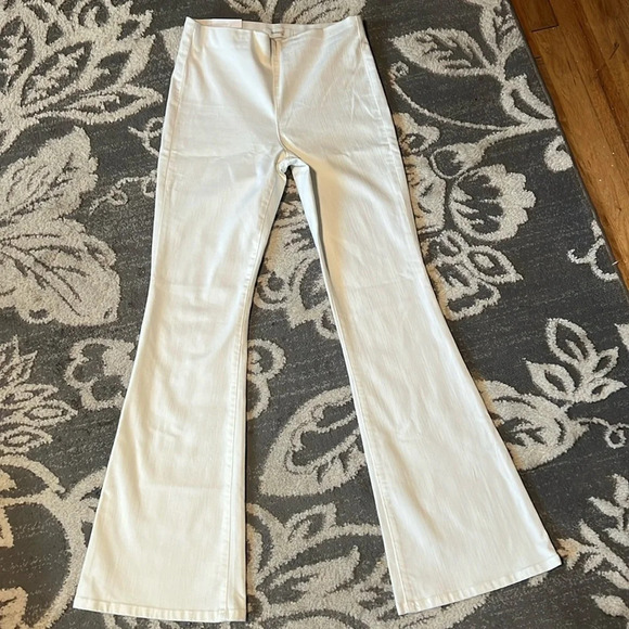 Skinnygirl white jeans. NWT. Elastic waist and tummy control. - Picture 1 of 6